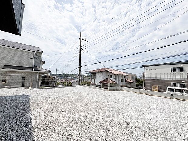 たっぷり降り注ぐ日差しの下バーベキューを楽しんだり、大切な家族やペットと楽しい休日を。