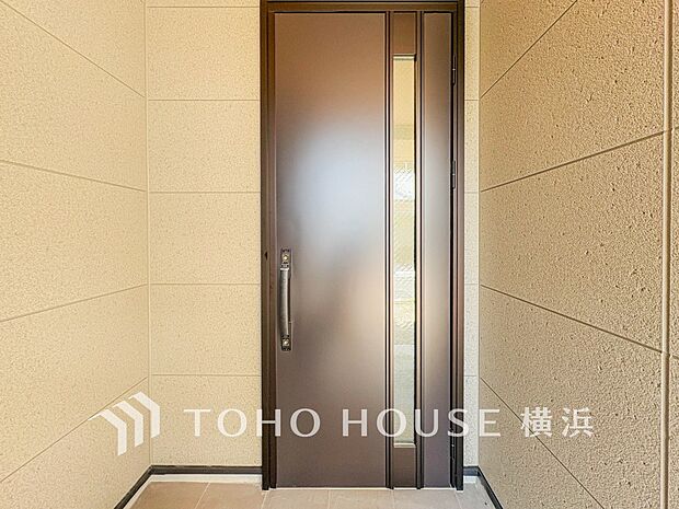 お住まいの顔となる玄関。住まう方のプライドを満たすクオリティを備えています。