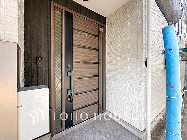 お住まいの顔となる玄関。住まう方のプライドを満たすクオリティを備えています。