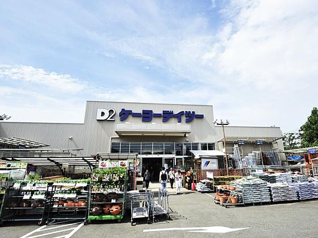 DCM洋光台店 1200m 日用品や収納用品、DIY用品、ペット用品、お庭の手入れ用品などが揃うホームセンター。