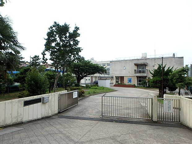 横浜市立洋光台第一中学校 1200m 徒歩17分。部活などで帰りが遅くなっても安心の距離です。