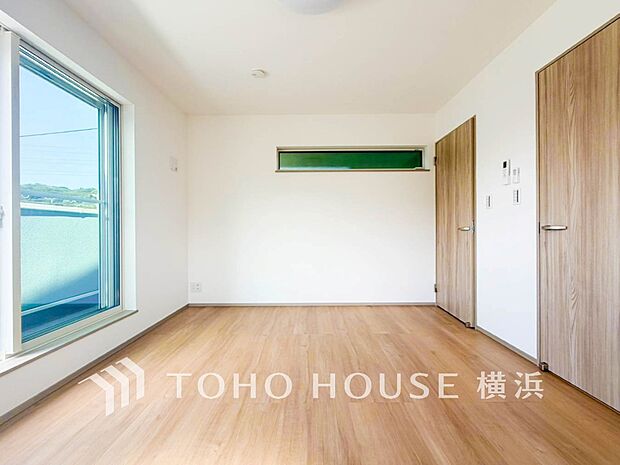心地よい光と風があふれています。プライベートな自分時間を快適に過ごせるお部屋。