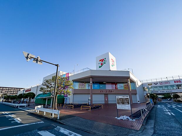 イトーヨーカドー大船店 1600m 毎日の食卓を彩る食料品から日用品、雑貨まで豊富な品揃えです。
