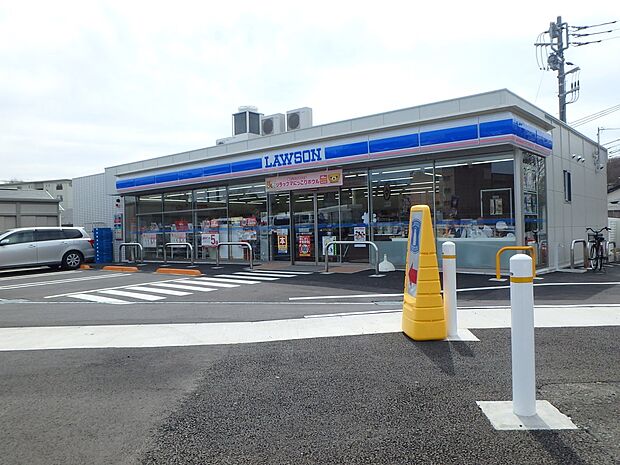 ローソン西ひかりが丘店 450m お弁当や飲み物をはじめ、さまざまな商品を取り扱うコンビエンスストア。