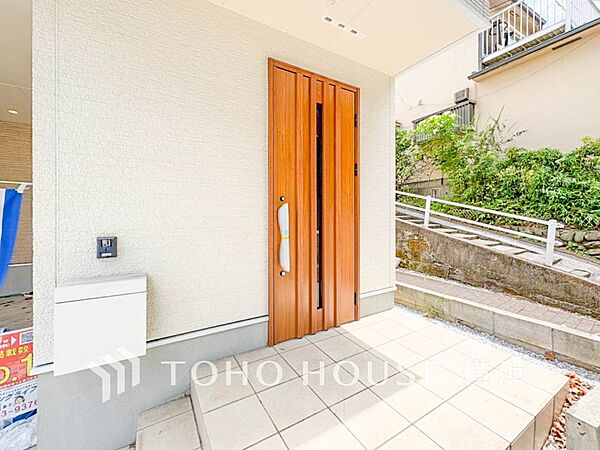 お住まいの顔となる玄関。住まう方のプライドを満たすクオリティを備えています。