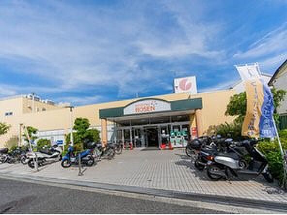 そうてつローゼン釜利谷店 1300m 毎日の食卓を彩る新鮮な食料品が揃います。屋上駐車場80台完備。