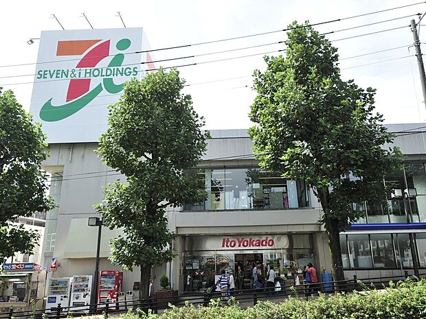 イトーヨーカドー 洋光台店 600m 食料品から日用品まで豊富な品揃え。毎月8の付く日はハッピーデー!駐車場77台完備。