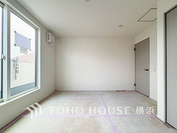 心地よい光と風があふれています。プライベートな自分時間を快適に過ごせるお部屋。