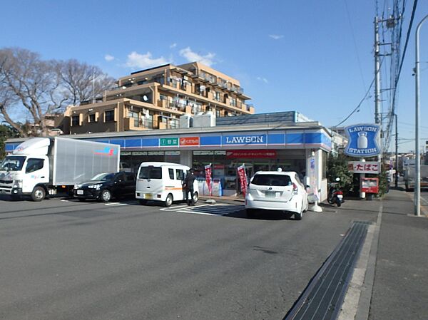 ローソン新港北宮原店　450m　オリジナルブランド商品やホットスナック・コーヒーも人気です。