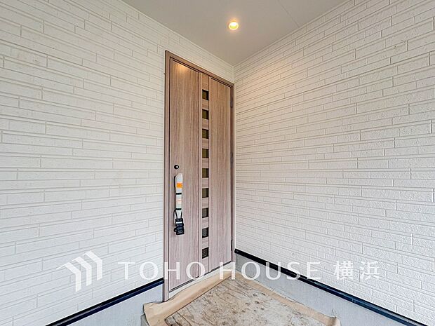 お住まいの顔となる玄関。住まう方のプライドを満たすクオリティを備えています。
