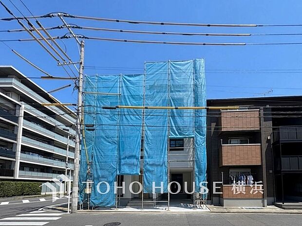 お住まいの顔となる玄関。住まう方のプライドを満たすクオリティを備えています。(2026年7月撮影)