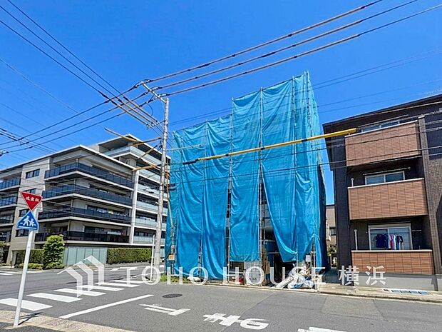 雨や紫外線から大切な愛車を守る、ビルトインガレージはセキュリティ面も安心です。(2026年7月撮影)
