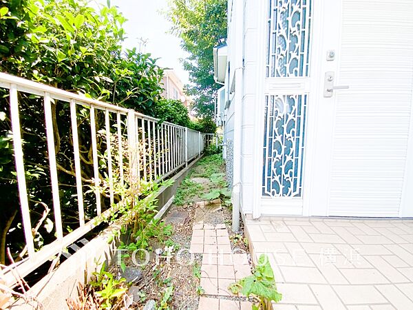お住まいの顔となる玄関。（2026年8月撮影）