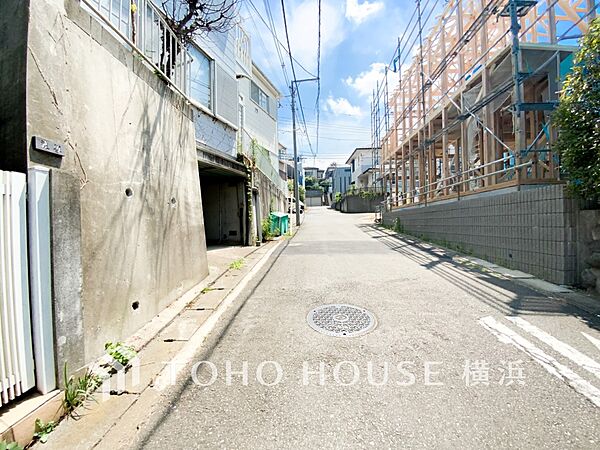 生活利便に優れた住環境に立地し、ゆとりある生活が送れます。（2026年8月撮影）