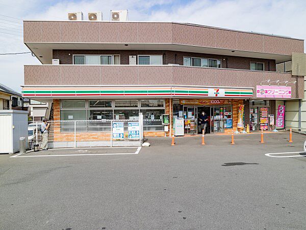 セブンイレブン横浜市沢町店　750m　オリジナルブランド商品やホットスナック・コーヒーも人気です。