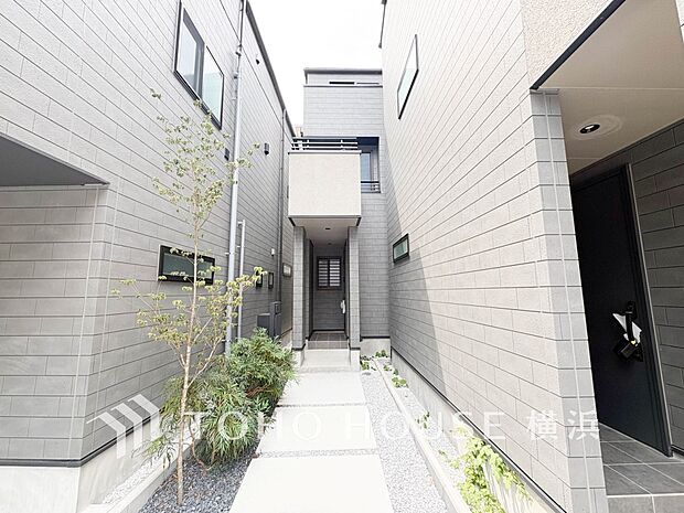 お住まいの顔となる玄関。住まう方のプライドを満たすクオリティを備えています。