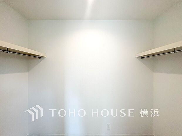 ウォークインクローゼットは家族みんなの衣類が収納できるよう広めに設計。
