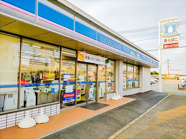 ローソン南瀬谷二丁目店 350m 24時間営業。近くにあるとちょっとした買い物にも便利ですね。