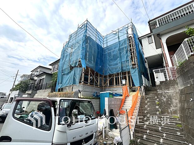 お住まいの顔となる玄関。住まう方のプライドを満たすクオリティを備えています。（2026年8月撮影）