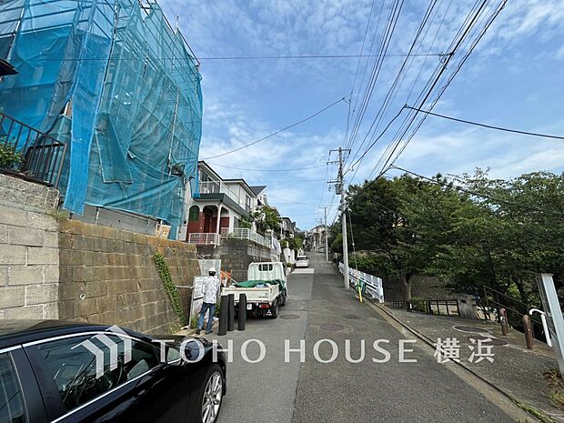 穏やかな住環境で子育てファミリーにもおすすめです。（2026年8月撮影）