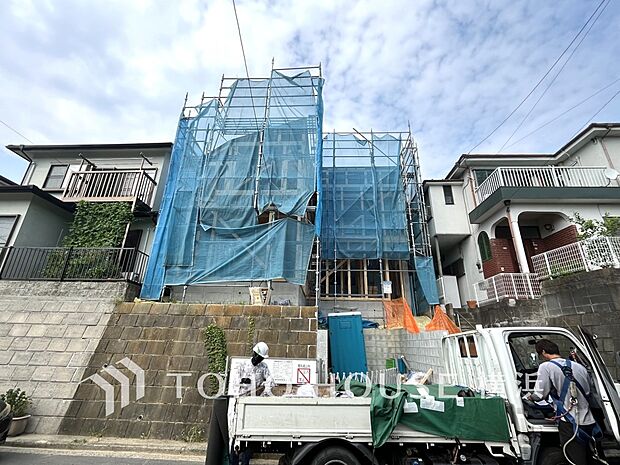 暖かな陽光と爽やかな風がハーモニーを奏でる上質な空間を愉しむ暮らし。（2026年8月撮影）