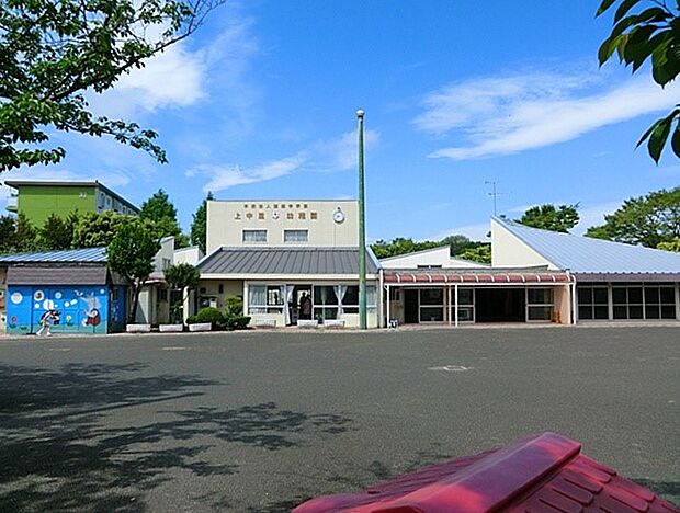 上中里幼稚園 750m 専任講師による体育指導、ネイティブスピーカーの英語指導、年長組はお茶会で日本の伝統文化を学びます。