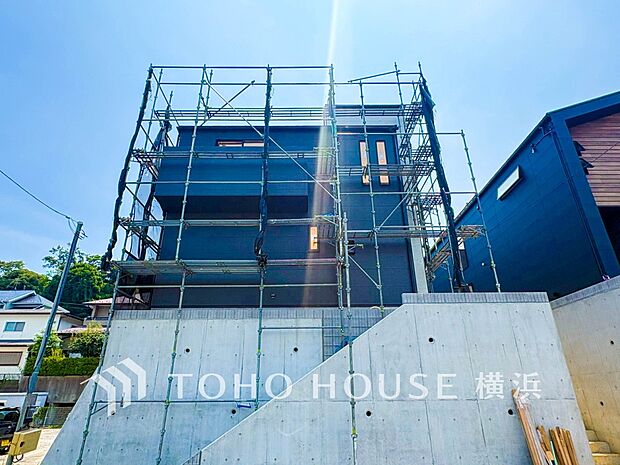 美しい街並みと穏やかな住環境でやすらぎの暮らしを叶えます。(2026年8月撮影)