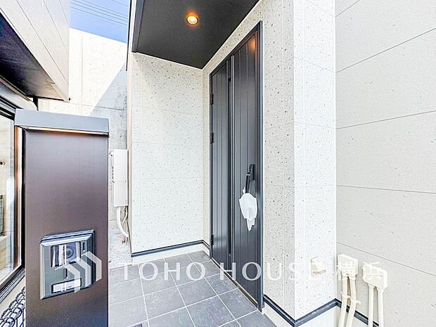 お住まいの顔となる玄関。住まう方のプライドを満たすクオリティを備えています。