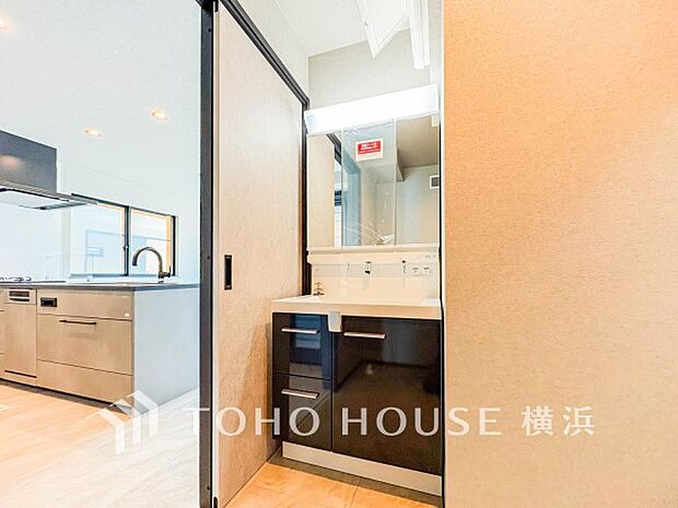 ご家族の1日が始まり、1日の終わりを締めくくる洗面空間。
