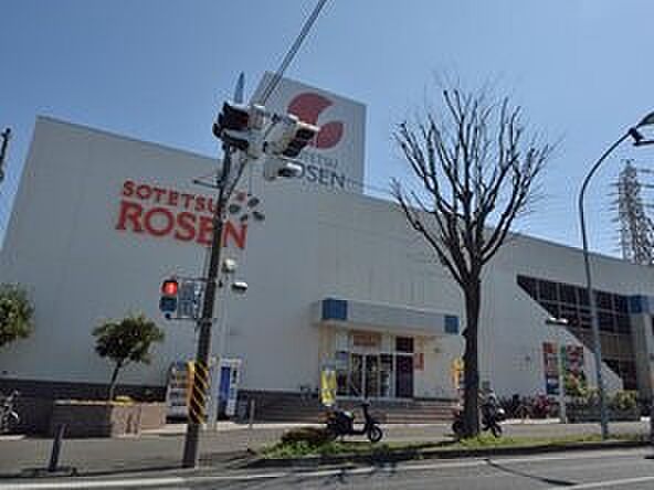 そうてつローゼン山手台店 800m 127台の駐車場を完備。お惣菜も充実しているので、忙しい主婦の方には助かりますね。