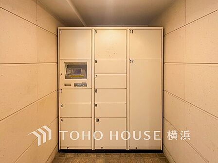 普段留守がちなご家族にも安心な宅配ボックスを完備。再配達を頼む手間を省ける嬉しい設備です。