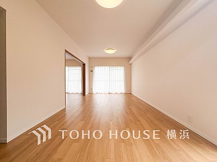 あたたかい日差しがたっぷり降り注ぐLDKは自然と家族の顔があかるい笑顔に。