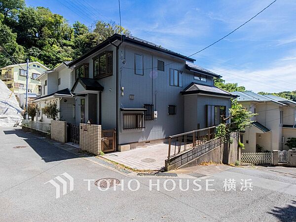子育て環境、生活利便に優れた住環境に立地し、ゆとりある生活が送れます。（2026年7月撮影）