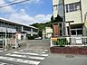 周辺：逗子市立久木中学校　1300m　徒歩20分。中学生の体力づくりにはぴったりの距離かもしれませんね。 