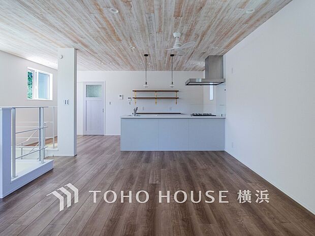 集いの場、憩いの場としての快適性を求めたやすらぎの空間です。