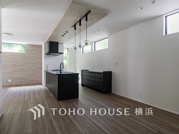 集いの場、憩いの場としての快適性を求めたやすらぎの空間です。