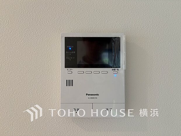 誰が来てもわかる様にモニター付きインターホンを設置。快適と安らぎを合わせた優しい設計。