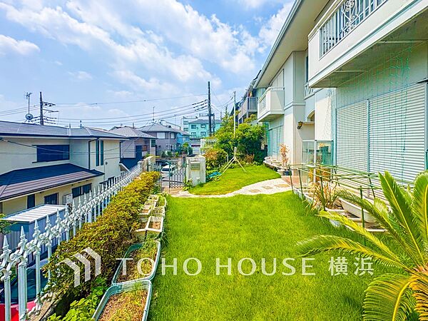 たっぷり降り注ぐ日差しの下バーベキューを楽しんだり、大切な家族やペットと楽しい休日を。