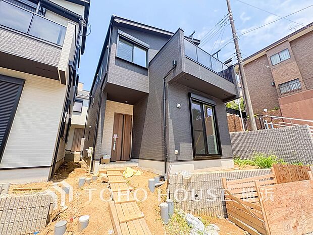 お住まいの顔となる玄関。住まう方のプライドを満たすクオリティを備えています。