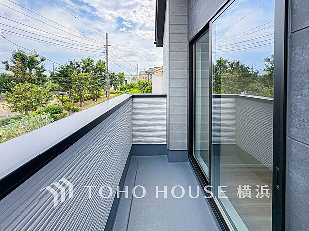 お部屋にも爽やかな風と暖かく柔らかな日差しが差し込み、毎日の暮らしを豊かに彩ります。