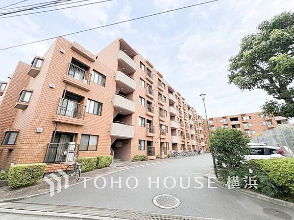 生活利便に優れた住環境に立地し、ゆとりある生活が送れます。