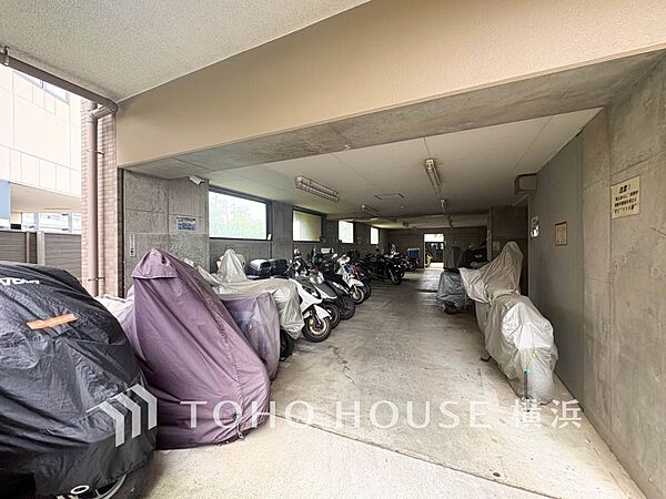 バイク置き場も完備してます。