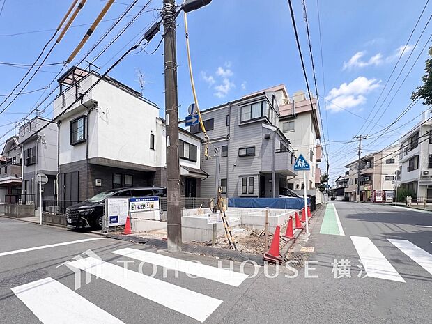 暖かな陽光と爽やかな風がハーモニーを奏でる上質な空間を愉しむ暮らし。(2026年8月撮影)