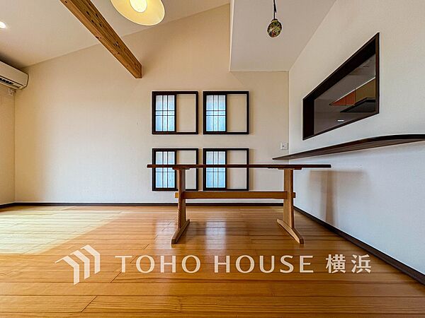 忙しい朝でも、しっかり家族が揃って食事をして頂けるゆとりある大きさのダイニングスペース