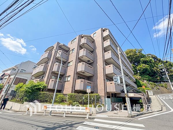 子育て環境、生活利便に優れた住環境に立地し、ゆとりある生活が送れます。