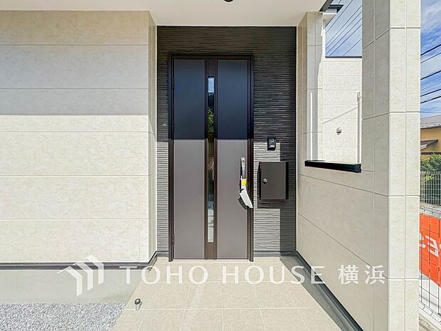 お住まいの顔となる玄関。住まう方のプライドを満たすクオリティを備えています。