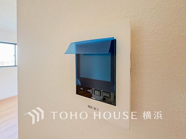 誰が来てもわかる様にモニター付きインターホンを設置。快適と安らぎを合わせた優しい設計。