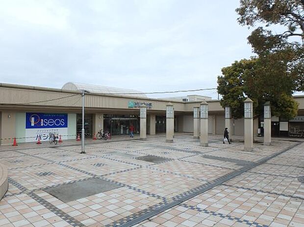 京急ショッピングプラザ能見台 650m 京急ストア・ハックドラッグ・100円ショップ・クリーニング店・イレブンカット・生花店などが入店。