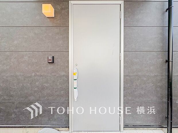 お住まいの顔となる玄関。住まう方のプライドを満たすクオリティを備えています。
