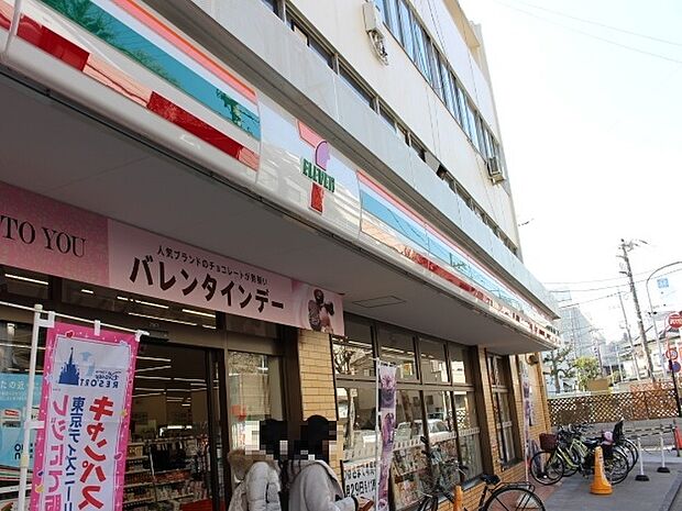 セブンイレブン横浜六浦駅前店 700m オリジナルブランド商品やホットスナック・コーヒーも人気です。